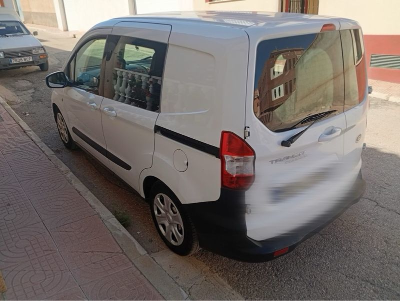 Ford Transit Courier 2019 - foto 1