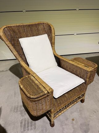 Butaca de mimbre beige y marrón, origen Sudáfrica