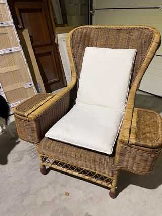 Butaca de mimbre beige y marrón, origen Sudáfrica