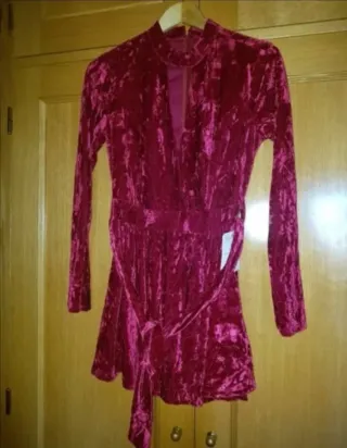 Mono terciopelo rojo manga larga