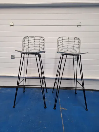 2 Taburetes Altos Diseño Metal y ratan