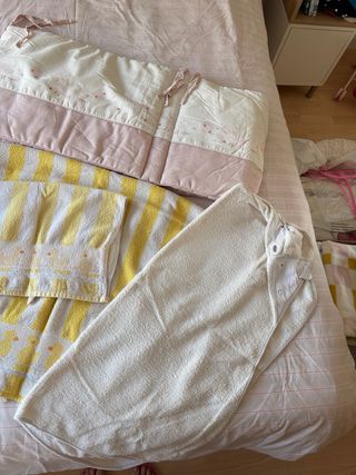 Lote Bebé: Toallas, Biberones, Manta y Forro Cuna