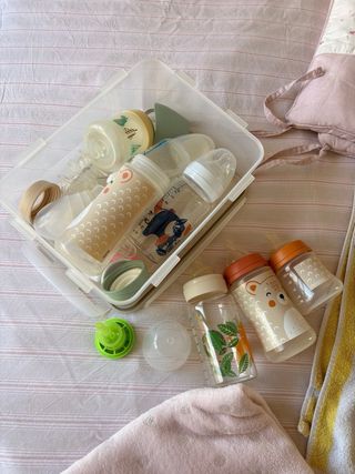Lote Bebé: Toallas, Biberones, Manta y Forro Cuna