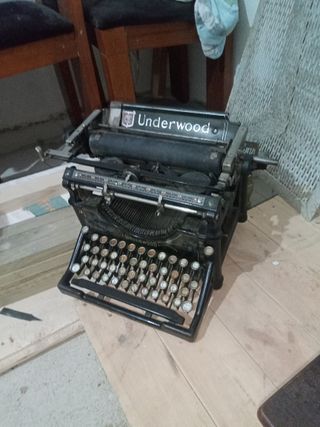 Máquina de escribir Underwood antigua