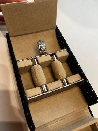 Joyero Negro con Detalles Plateados