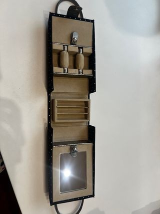 Joyero Negro con Detalles Plateados