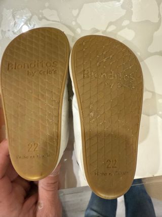 Zapatillas bebé talla 22 blanditas
