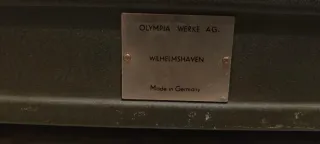 Máquina de escribir Olympia SG1