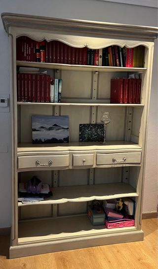 Librería de madera estilo clásico