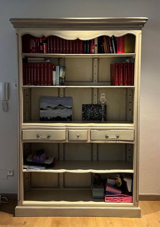 Librería de madera estilo clásico