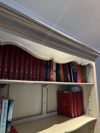 Librería de madera estilo clásico