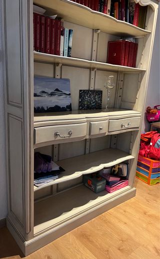 Librería de madera estilo clásico