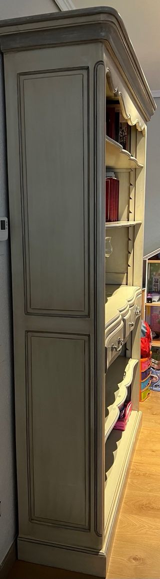 Librería de madera estilo clásico