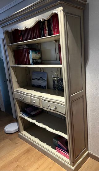 Librería de madera estilo clásico