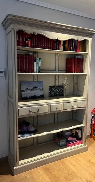 Librería de madera estilo clásico