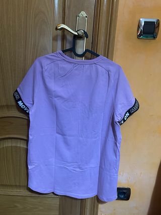 Camiseta morada Bershka