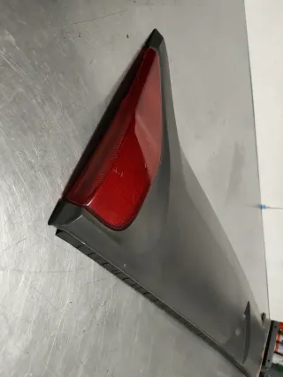 PILOTOS TRASEROS CENTRAL PORTON NISSAN TERRANO II