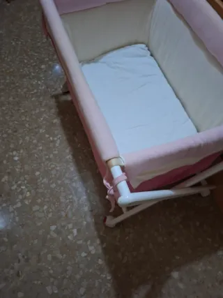 Minicuna rosa con colchón