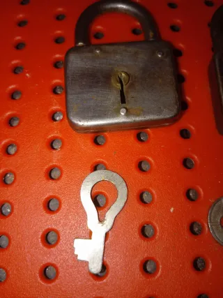 2 Candados Antiguos con Llaves