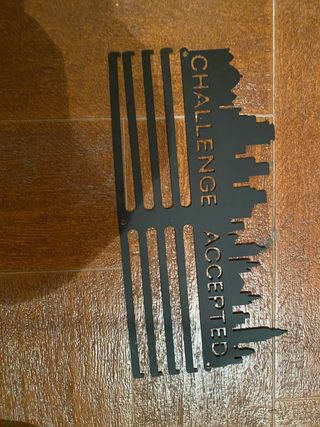 Soporte de pared Challenge Accepted