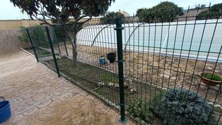 Conjunto Malla y Postes Jardín/Piscina