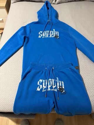 Chándal azul con logo