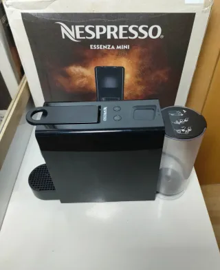 Macchina da caffè Nespresso Krups Essenza Mini nera