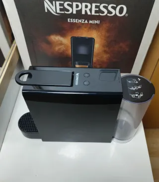 Macchina da caffè Nespresso Krups Essenza Mini nera
