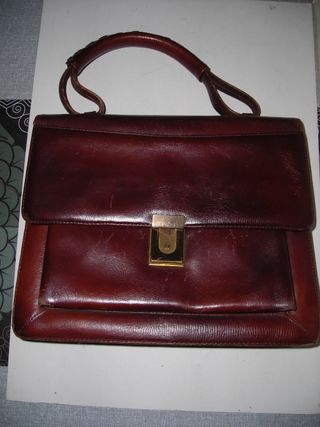 Bolso de mano de cuero marrón