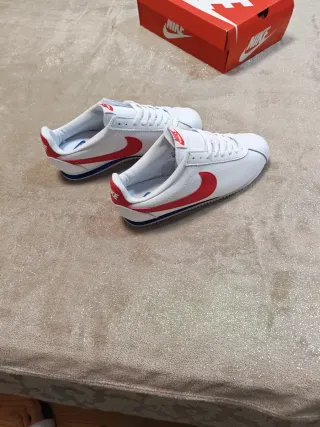 Nike Cortez Blancas y Rojas