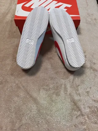 Nike Cortez Blancas y Rojas