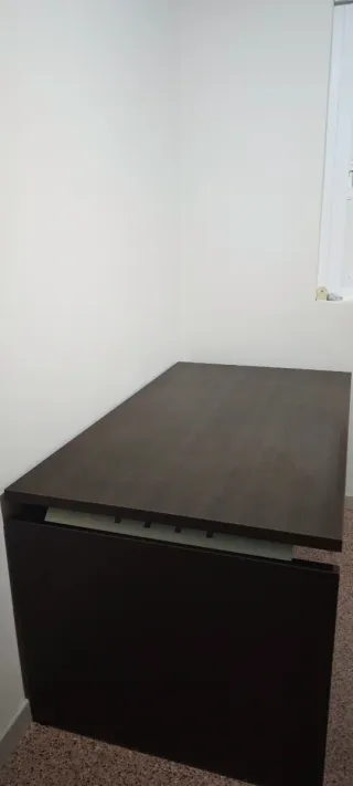 Escritorio de madera color wengue