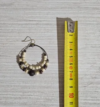Pendientes aro con cuentas beige y marrón