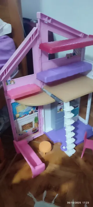 Casa de bonecas e ambulância