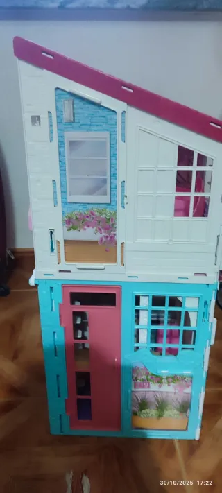 Casa de bonecas e ambulância