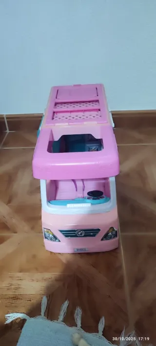 Casa de bonecas e ambulância