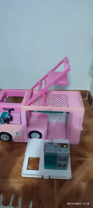 Casa de bonecas e ambulância