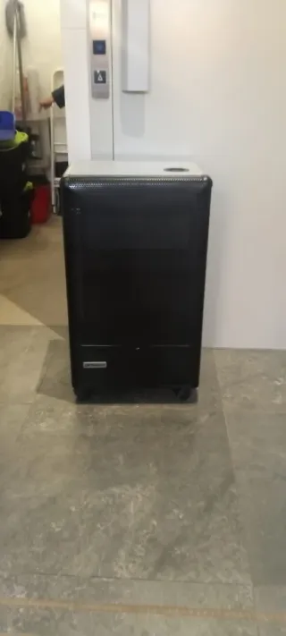 Estufa Overgozo Negra/Plateada