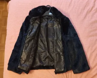 Chaquetón azul de pelo sintético Zara