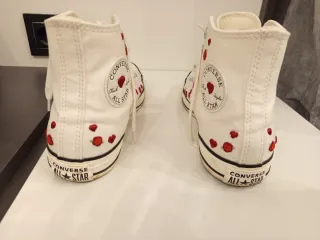 Zapatillas Converse Blancas Corazones Rojos.