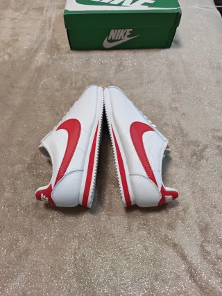 Nike Cortez Blancas y Rojas