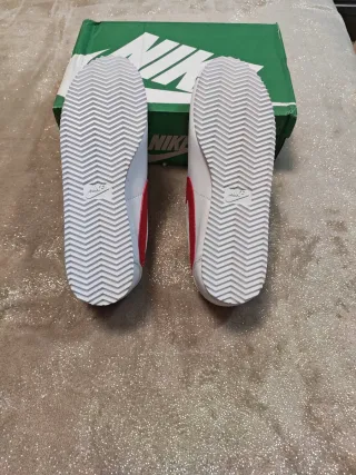 Nike Cortez Blancas y Rojas