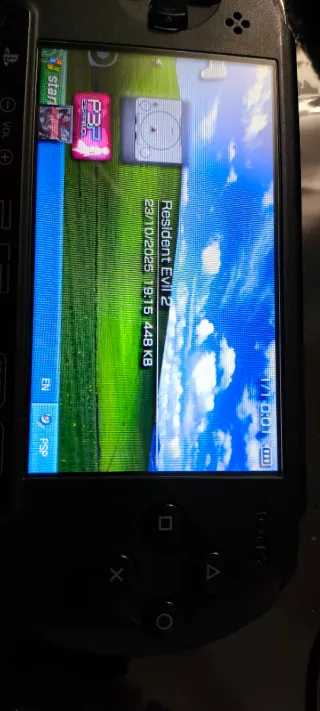 PSP Street Nera con custodia, caricabatterie e schede