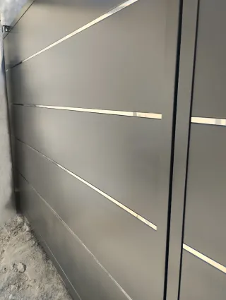 Puerta metálica a medida PRESUPUESTO SIN COMPROMIS