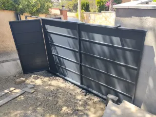 Puerta metálica a medida PRESUPUESTO SIN COMPROMIS