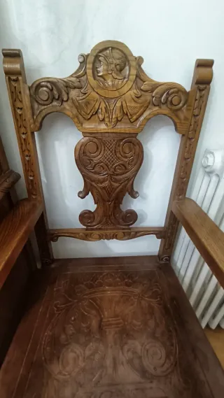 Mesa de comedor y 8 sillas talladas