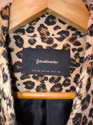 Stradivarius Chaquetón Animal Print Talla M