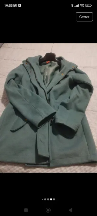 Chaquetón verde con cordón ajustable