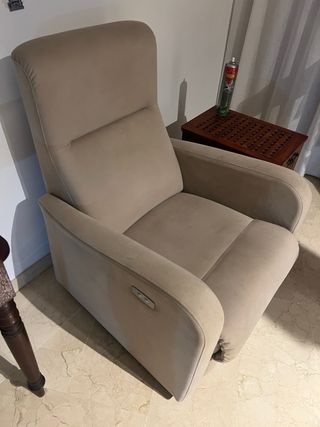 Sillón reclinable beige No negociable Precio 500