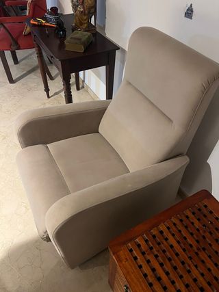 Sillón reclinable beige No negociable Precio 500